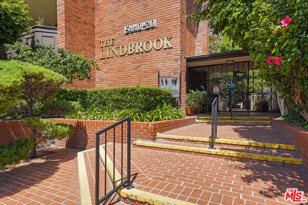 5440 Lindley Ave Unit: 109