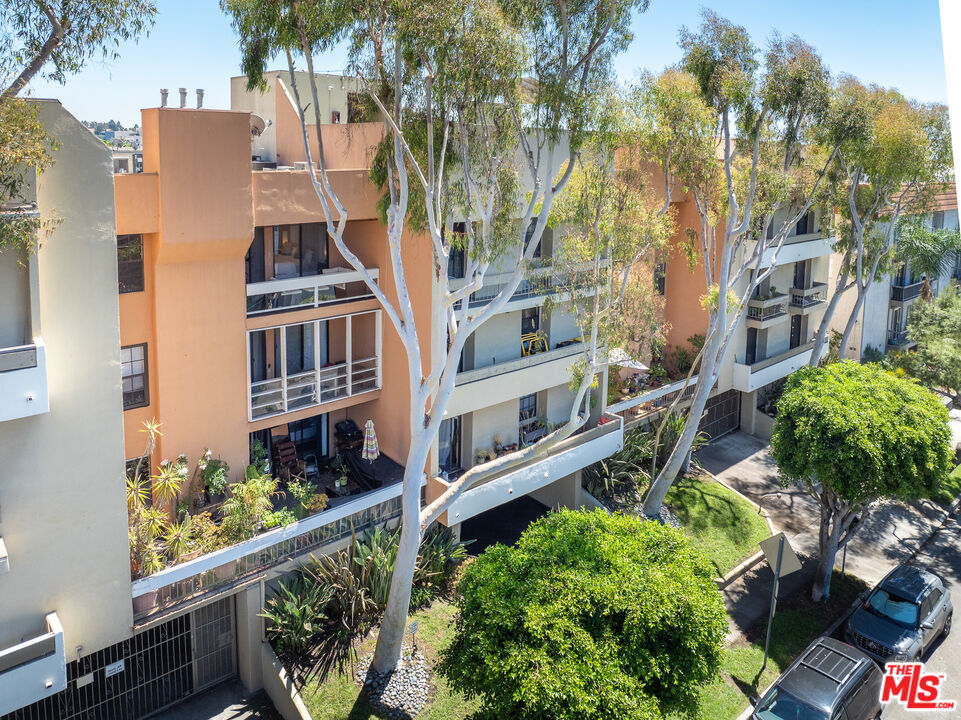 740 N Kings Rd Unit: 302