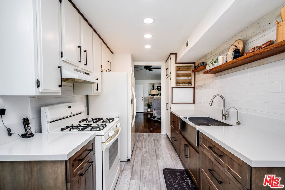 13825 Beaver St Unit: 21