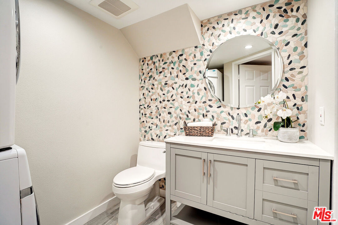 2405 34th St Unit: 9