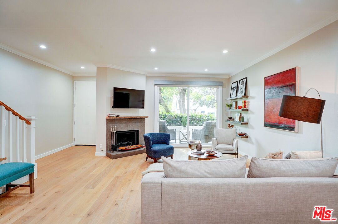 2405 34th St Unit: 9