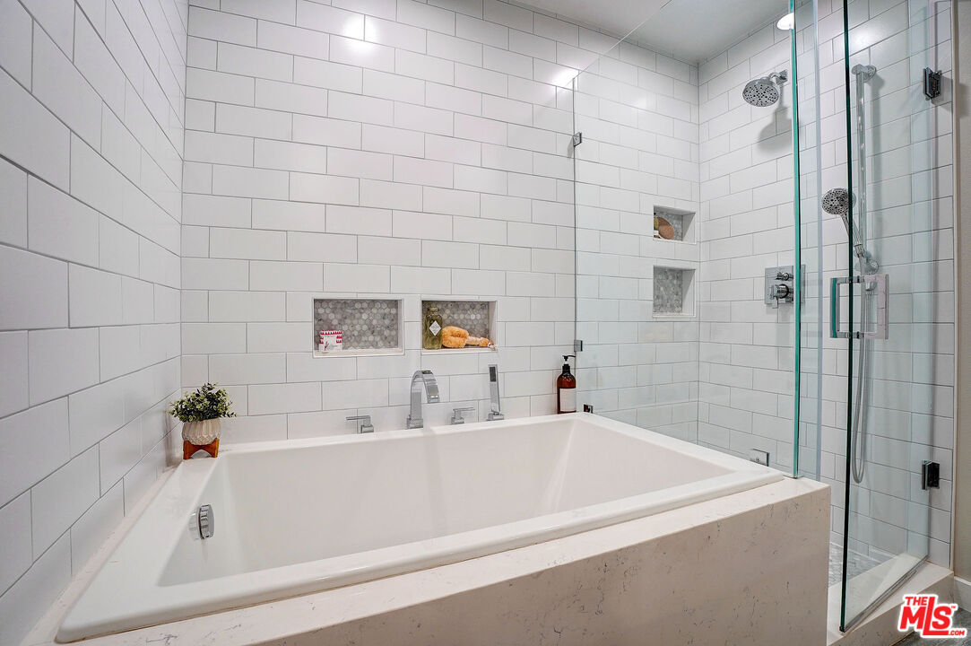 2405 34th St Unit: 9