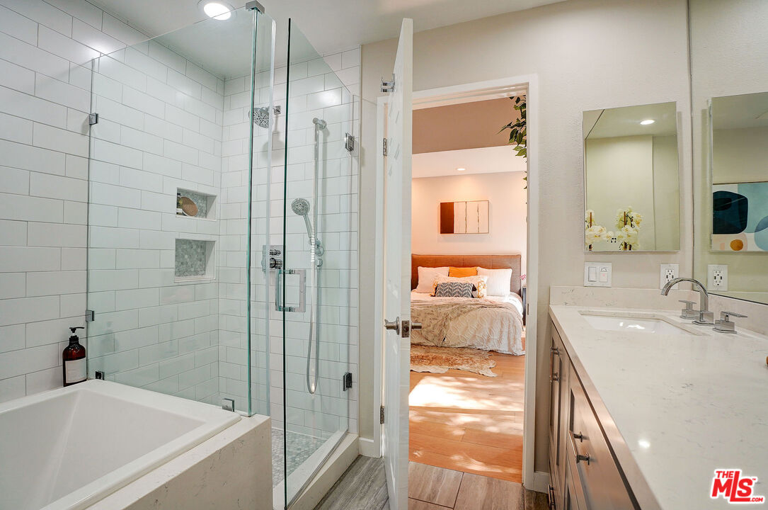 2405 34th St Unit: 9