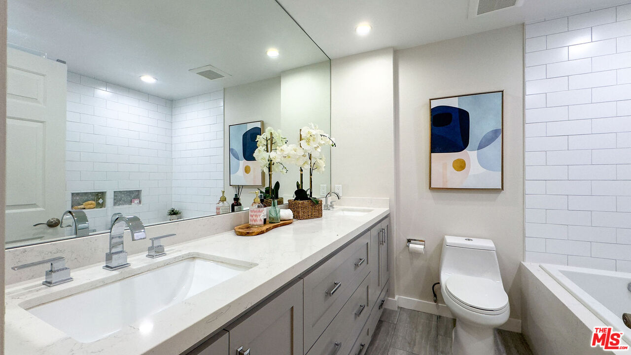 2405 34th St Unit: 9