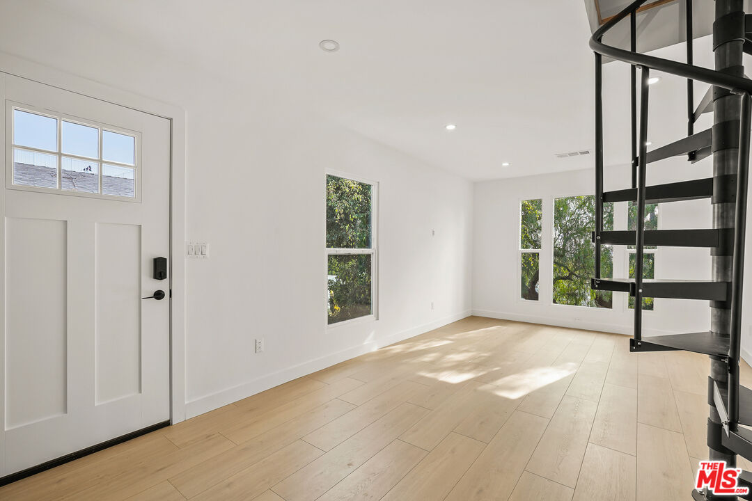 726 Pier Ave Unit: B