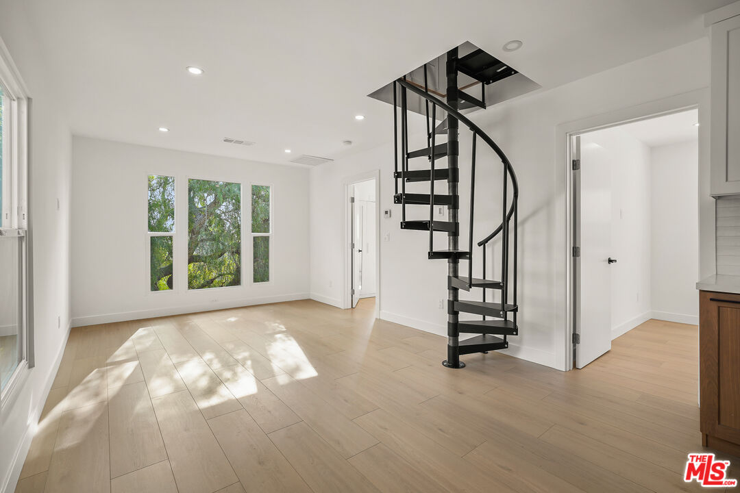 726 Pier Ave Unit: B