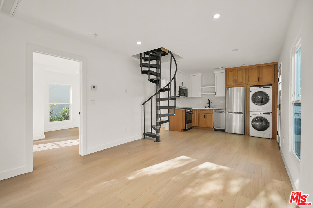 726 Pier Ave Unit: B