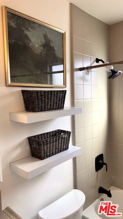 550 N CROFT AVE Unit: 9