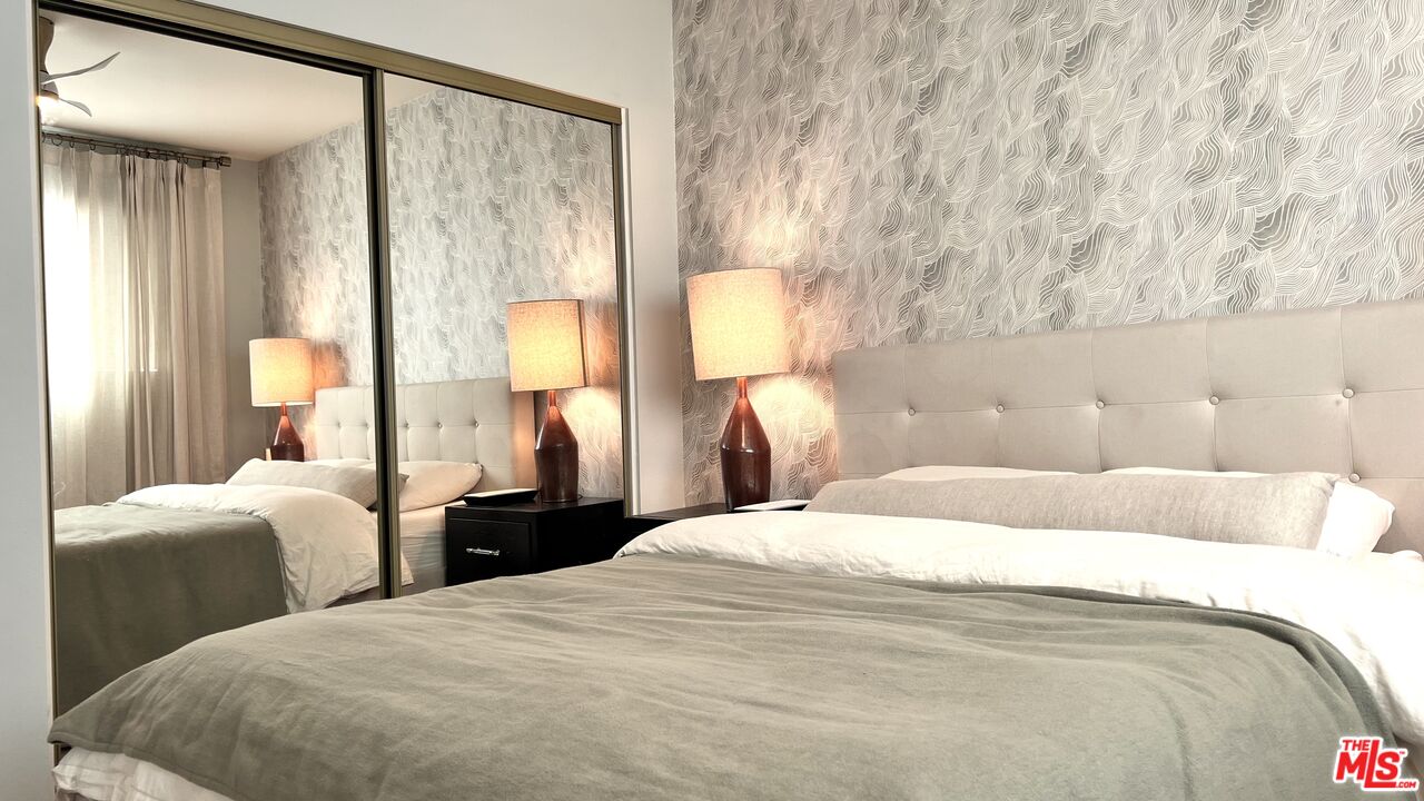 550 N CROFT AVE Unit: 9