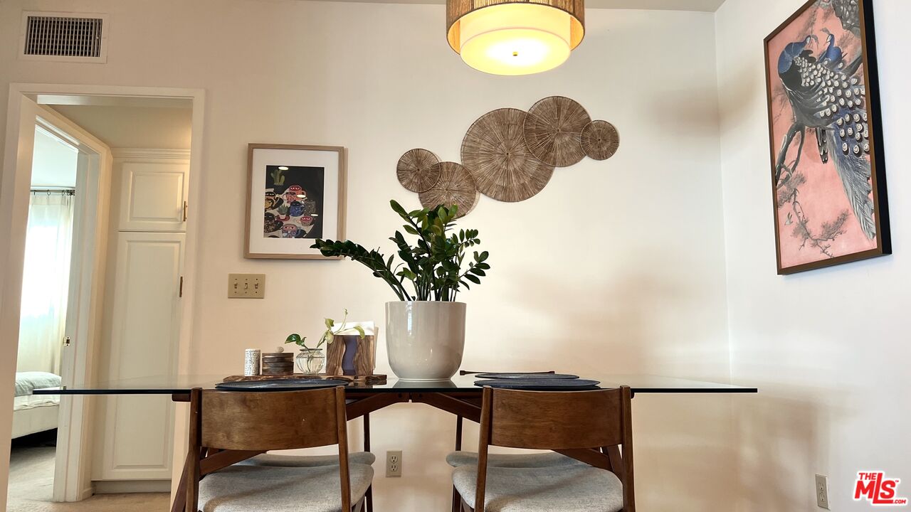 550 N CROFT AVE Unit: 9