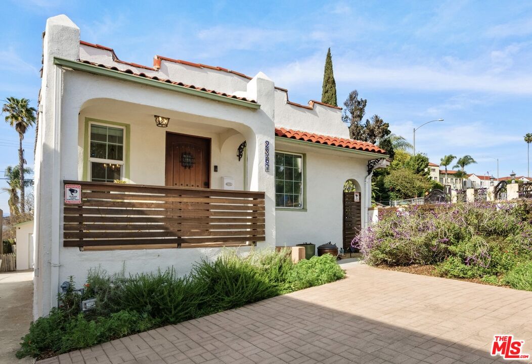 2367 Lucerne Ave