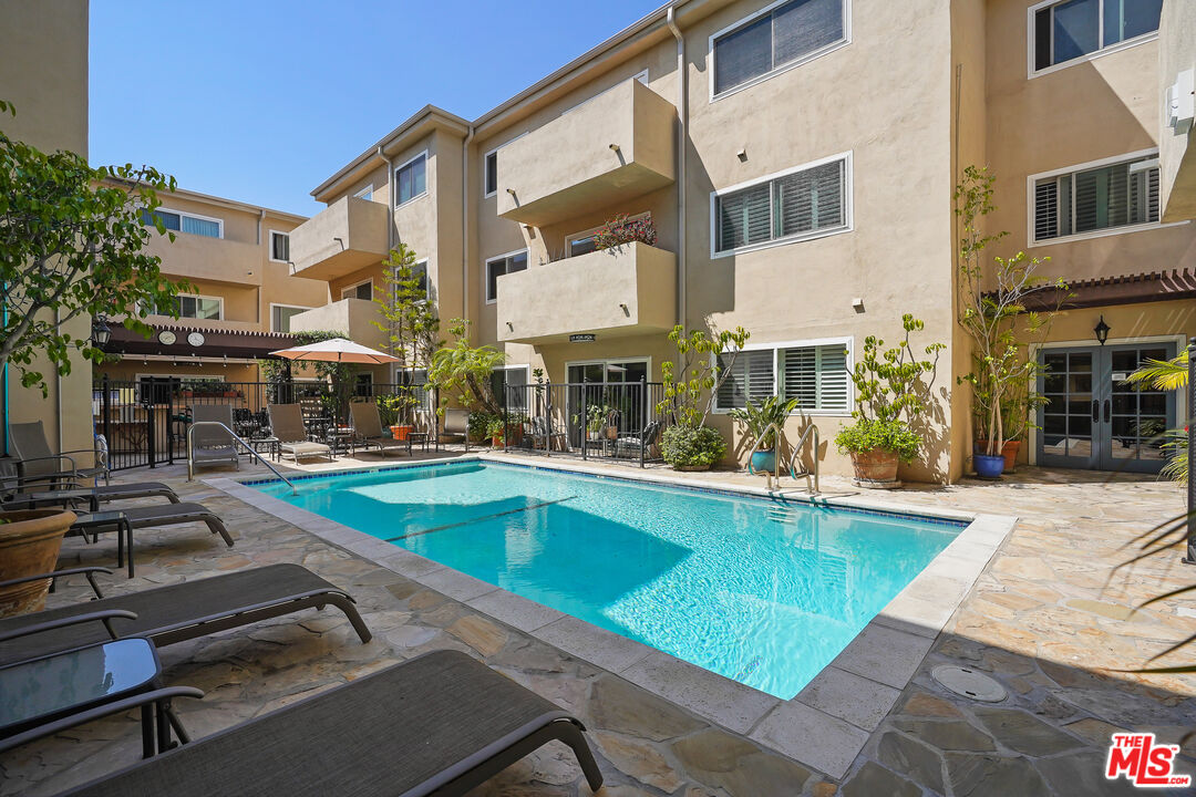 1203 N Sweetzer Ave Unit: 116