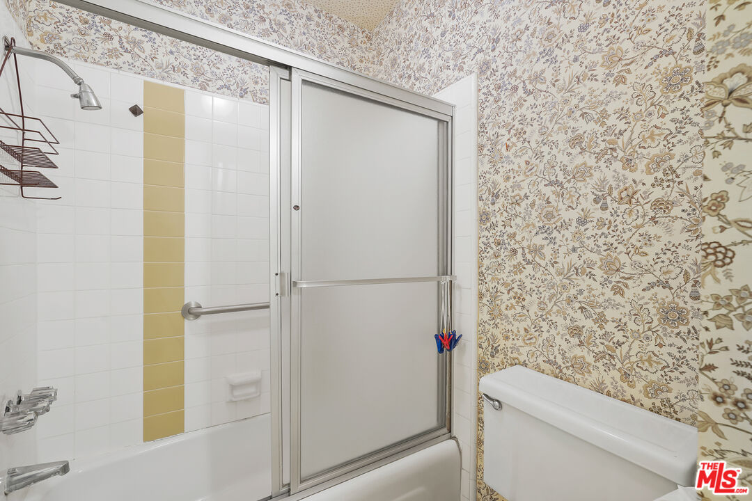 1203 N Sweetzer Ave Unit: 116