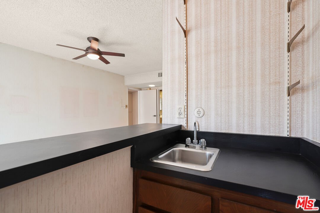 1203 N Sweetzer Ave Unit: 116