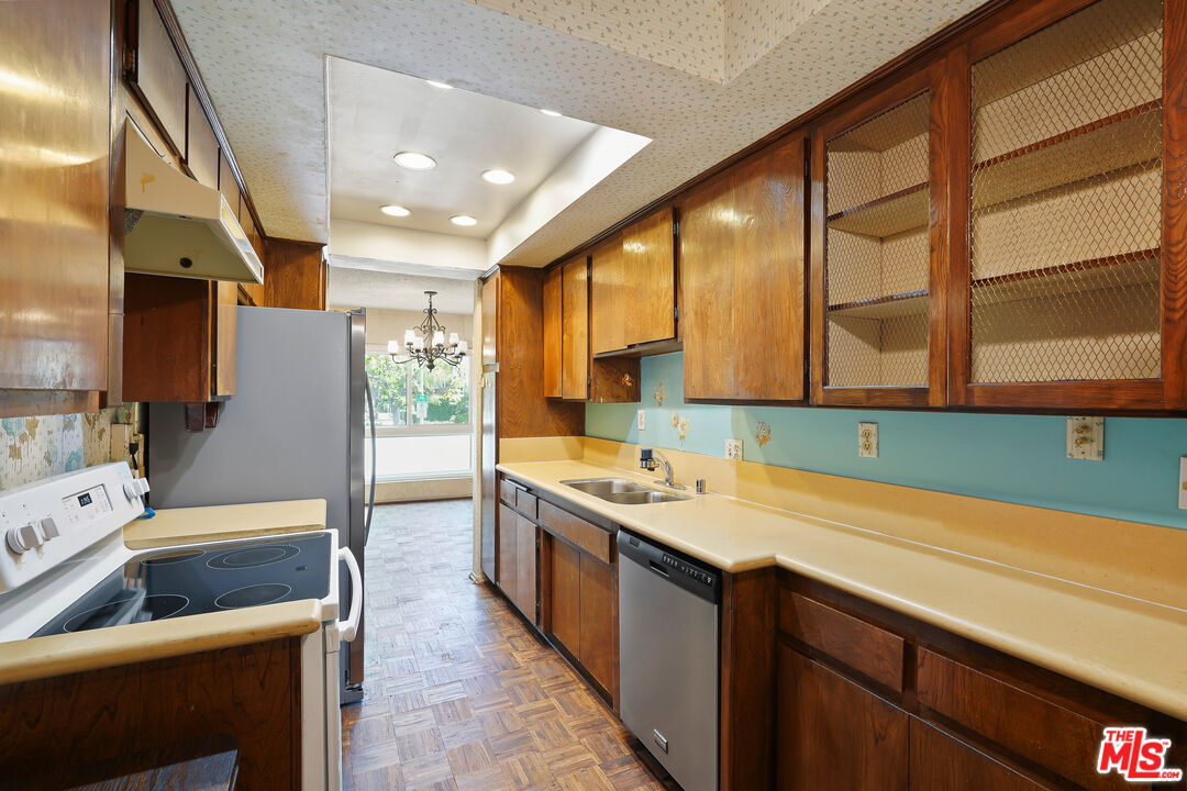 1203 N Sweetzer Ave Unit: 116