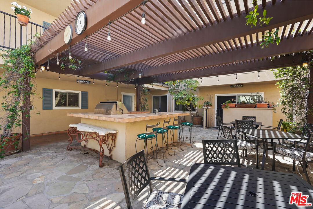 1203 N Sweetzer Ave Unit: 116