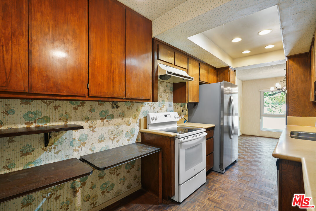 1203 N Sweetzer Ave Unit: 116