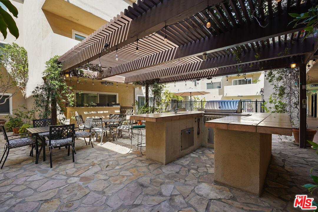 1203 N Sweetzer Ave Unit: 116