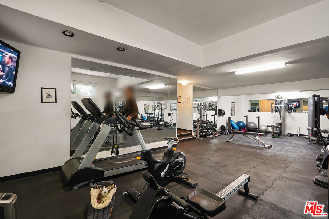 1203 N Sweetzer Ave Unit: 116