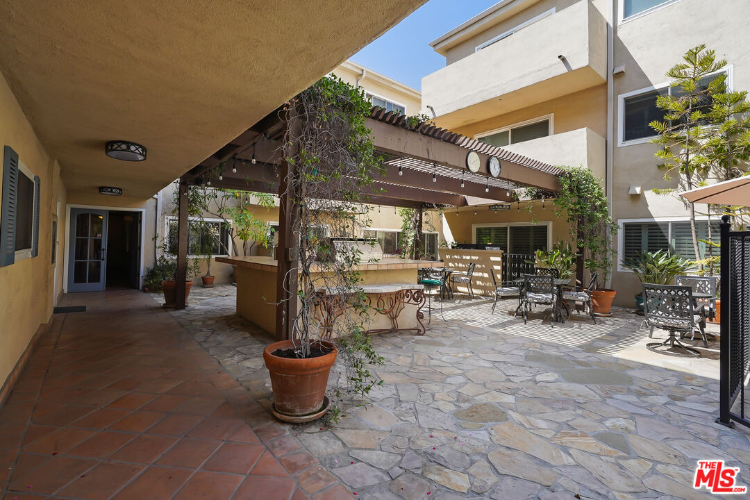 1203 N Sweetzer Ave Unit: 116