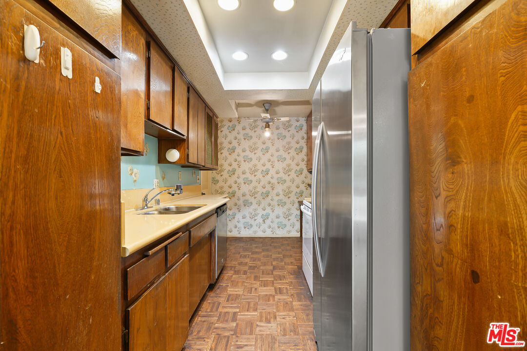 1203 N Sweetzer Ave Unit: 116