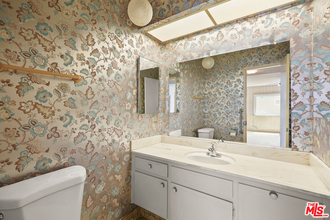 1203 N Sweetzer Ave Unit: 116