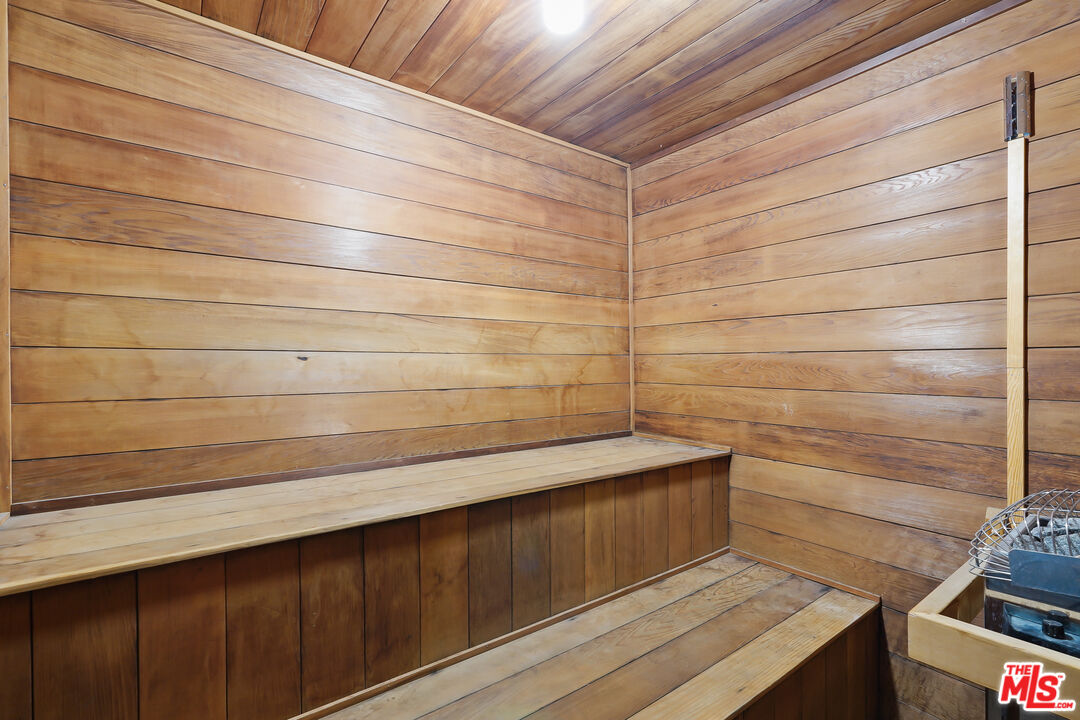 1203 N Sweetzer Ave Unit: 116