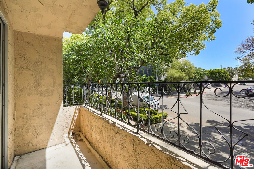 1203 N Sweetzer Ave Unit: 116