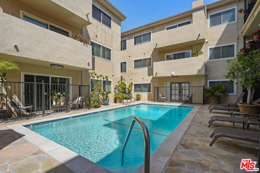 1203 N Sweetzer Ave Unit: 116