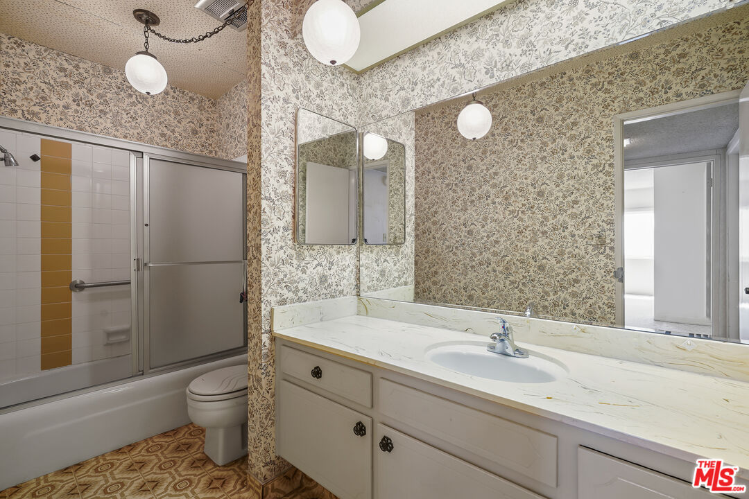 1203 N Sweetzer Ave Unit: 116