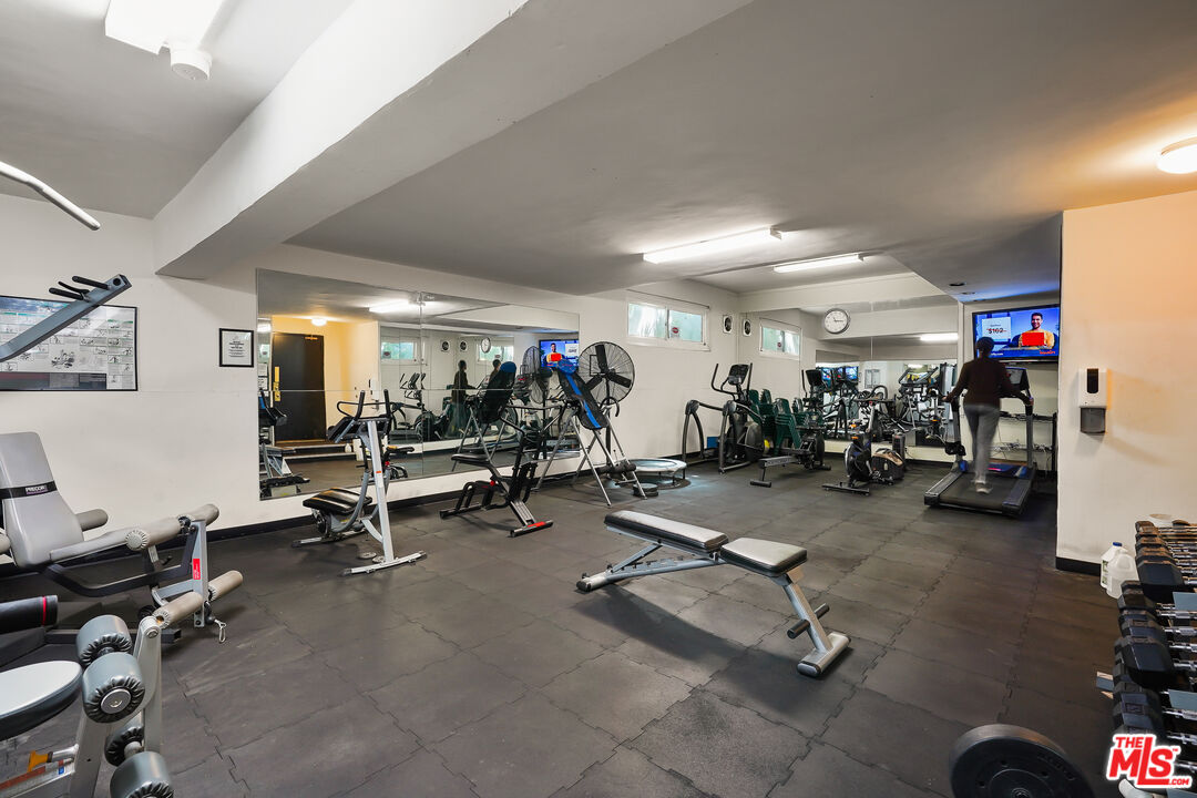 1203 N Sweetzer Ave Unit: 116