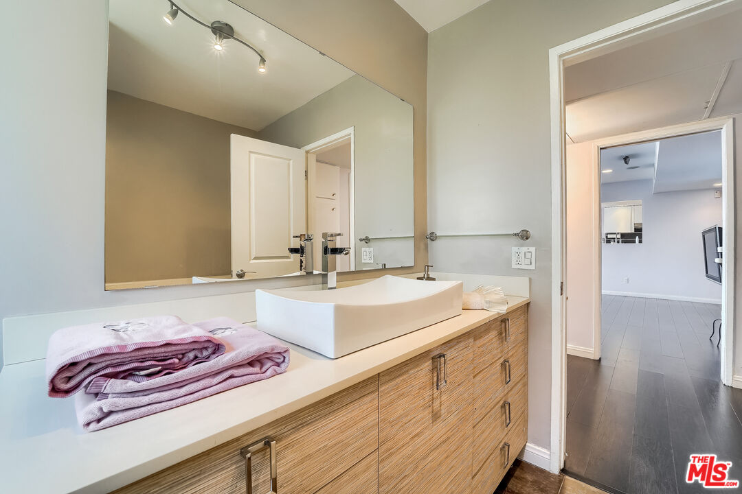 910 S HOLT AVE Unit: 104