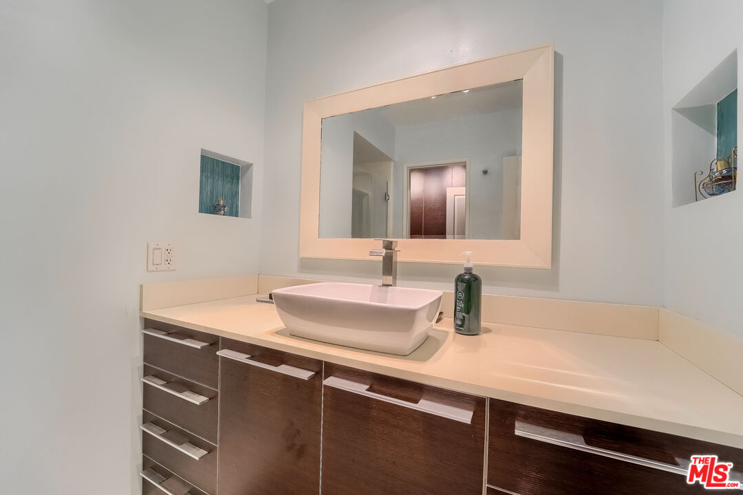 910 S HOLT AVE Unit: 104