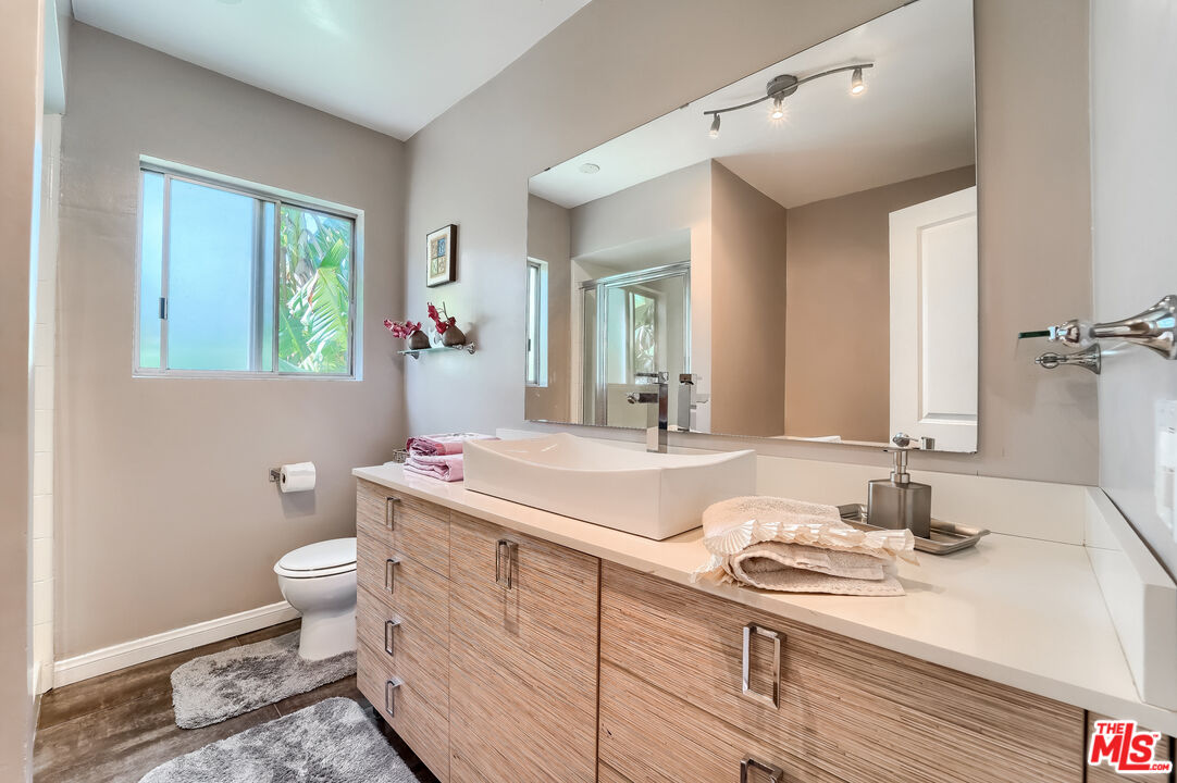 910 S HOLT AVE Unit: 104