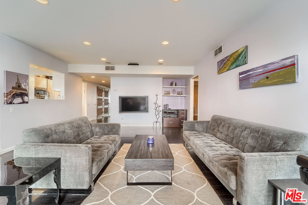 910 S HOLT AVE Unit: 104