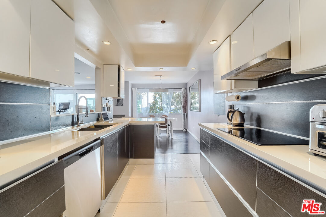 910 S HOLT AVE Unit: 104