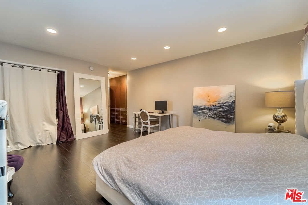 910 S HOLT AVE Unit: 104