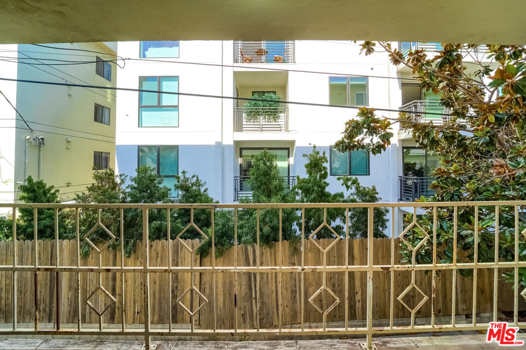 910 S HOLT AVE Unit: 104