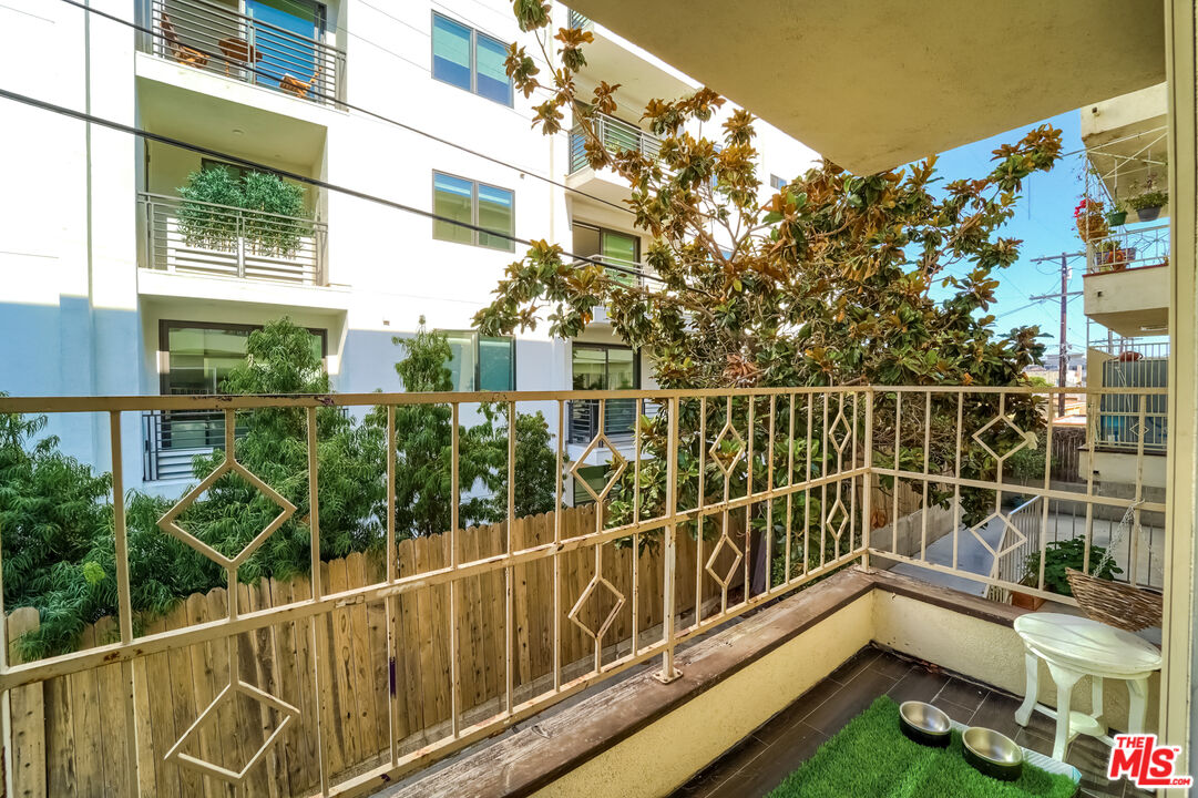 910 S HOLT AVE Unit: 104