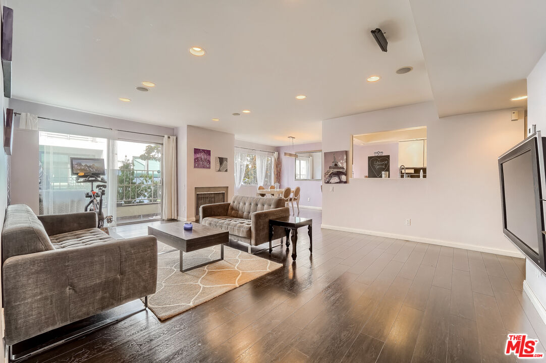 910 S HOLT AVE Unit: 104