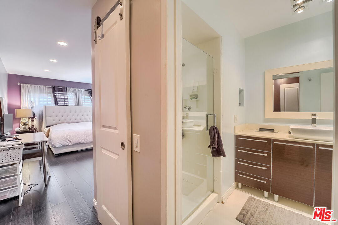 910 S HOLT AVE Unit: 104