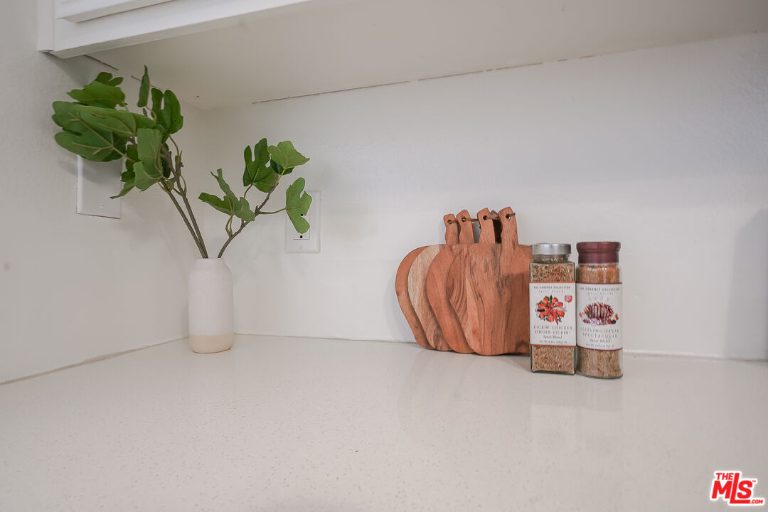 1655 Greenfield Ave Unit: 3