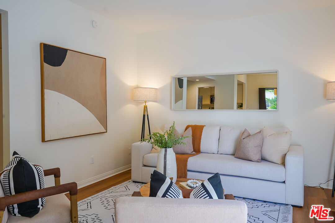 1655 Greenfield Ave Unit: 3