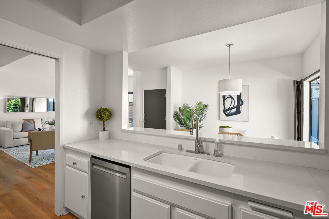 1655 Greenfield Ave Unit: 3