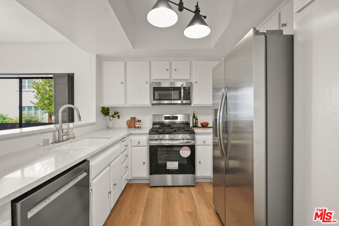 1655 Greenfield Ave Unit: 3