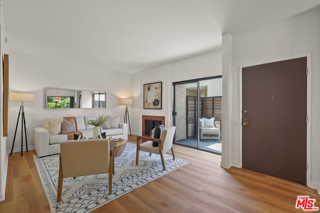 1655 Greenfield Ave Unit: 3