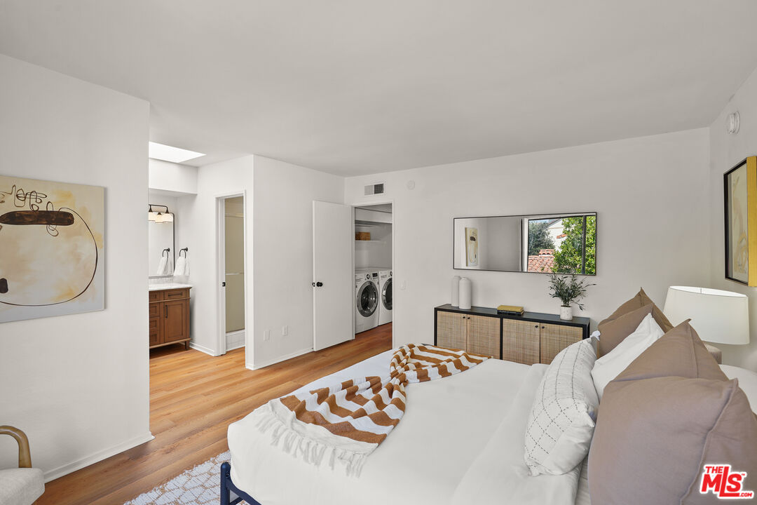 1655 Greenfield Ave Unit: 3