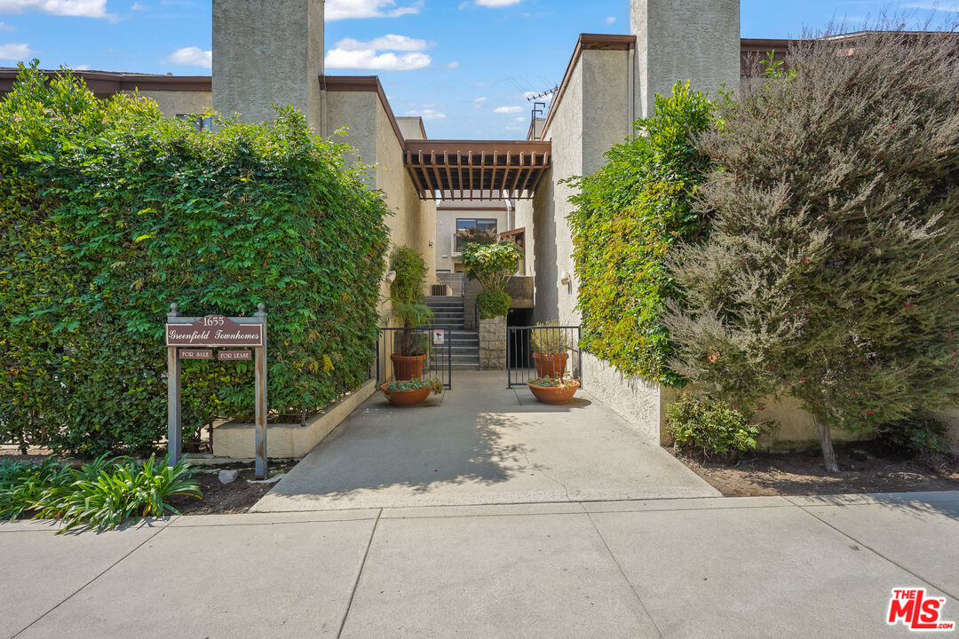 1655 Greenfield Ave Unit: 3