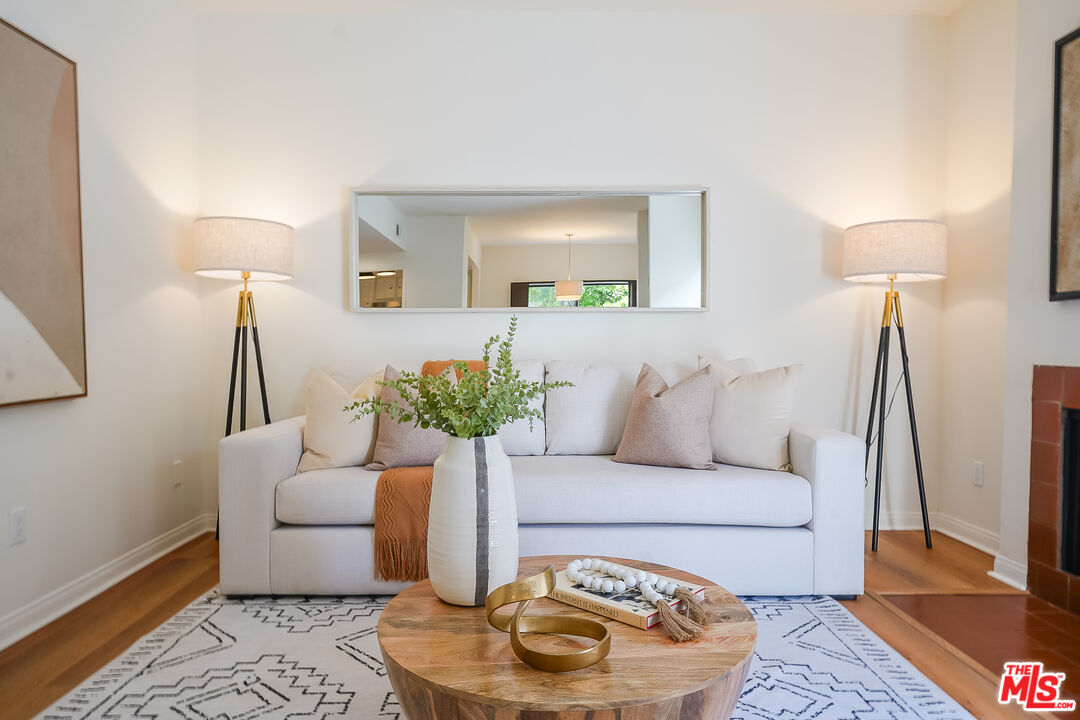 1655 Greenfield Ave Unit: 3