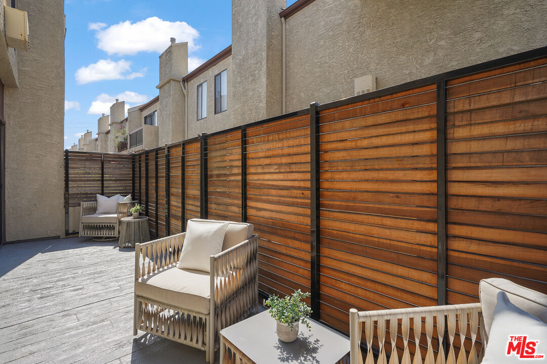 1655 Greenfield Ave Unit: 3